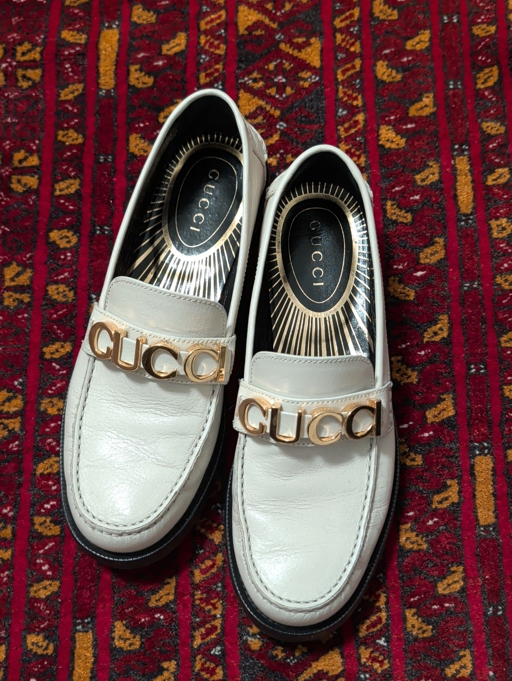 Gucci White Leather Loafers with Gold Logo Chain